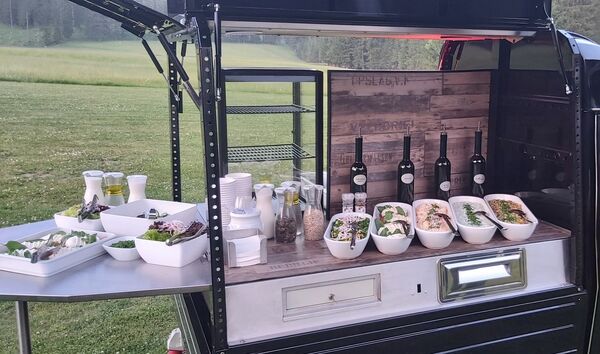 Grillbar APE Salatbar mit hausgemachten Salaten